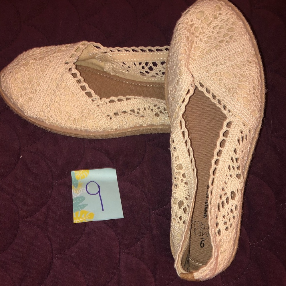 Size 9 flats